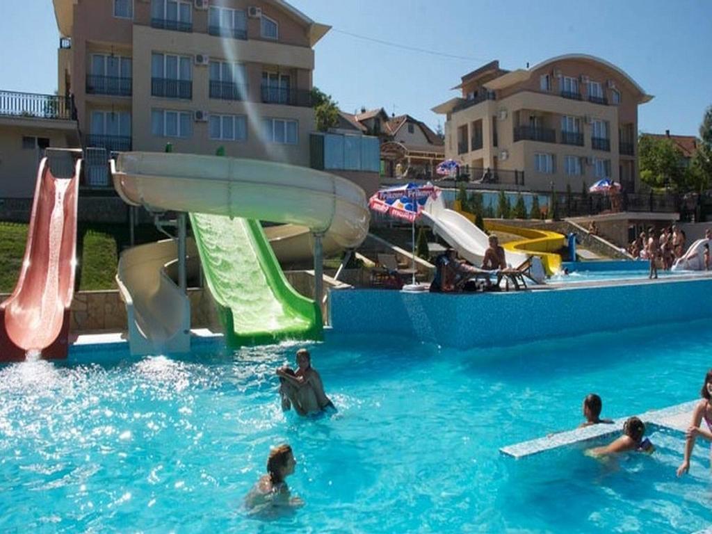 Sunny Hill Apartments & Aqua Park Vrnjačka Banja Dış mekan fotoğraf